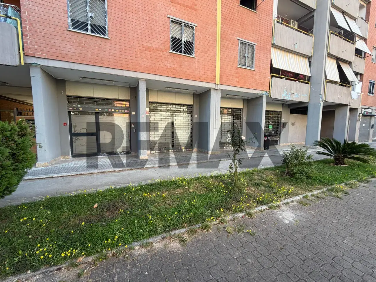 Negozio in Via Bonn 52, Aprilia, {3} - Foto 2