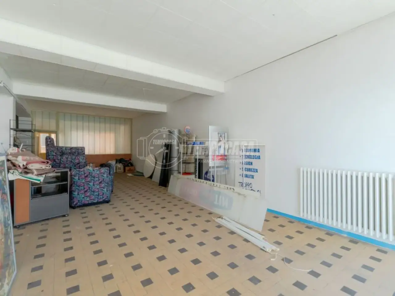 Negozio in Viale Zaccagnini, Montegranaro, {3} - Foto 1