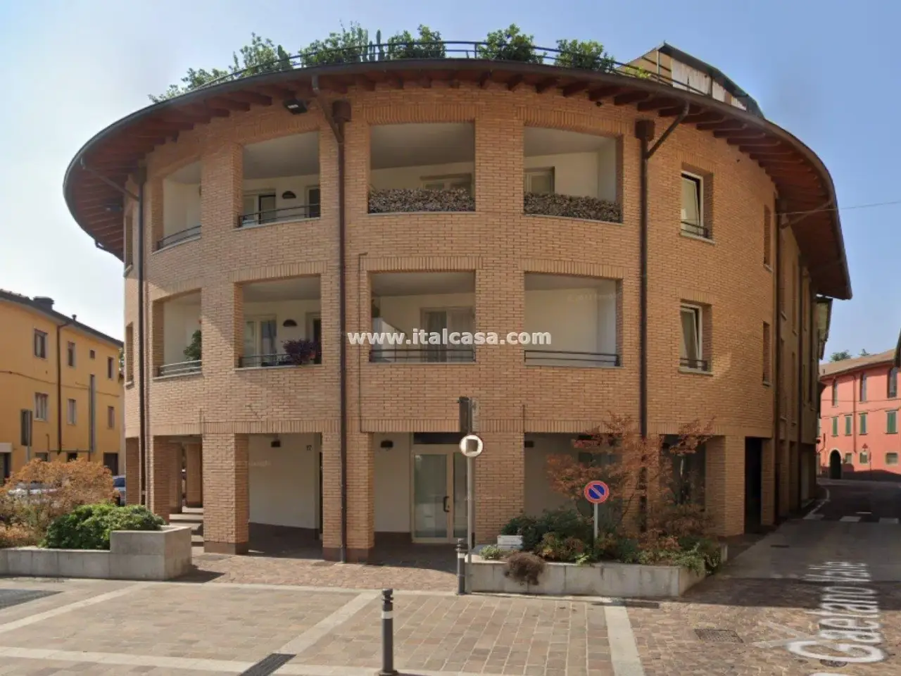 Negozio in Piazza San  Lorenzo, Alzano Lombardo, {3} - Foto 2