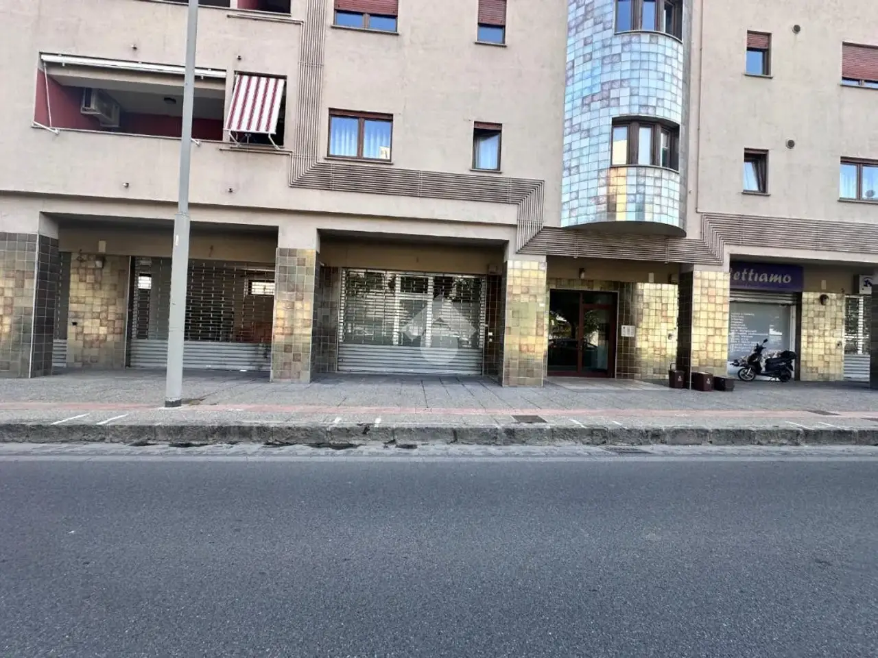 Negozio in Viale Giacomo Mancini 142, Cosenza, {3} - Foto 2