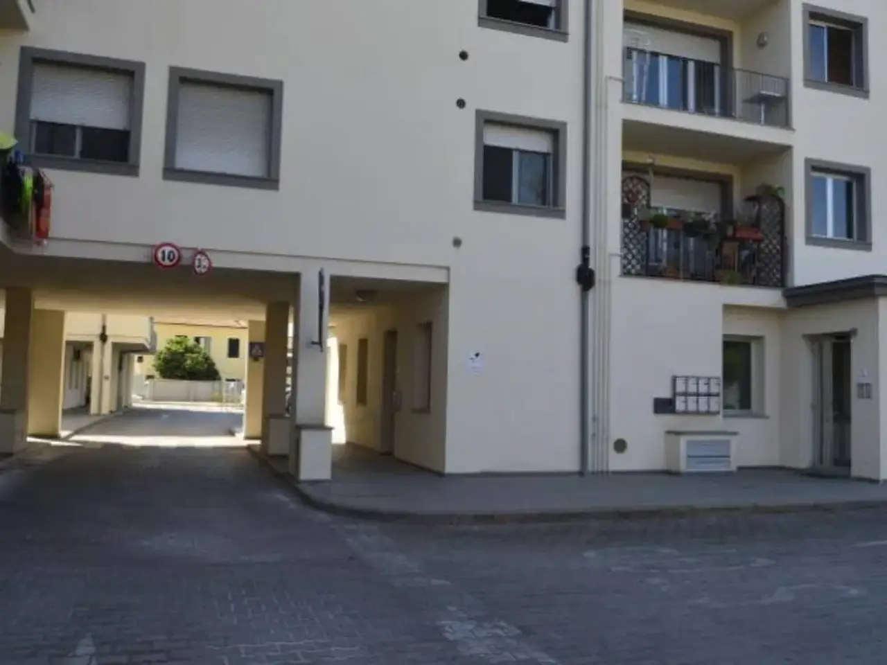 Negozio in Via Turati 4, Pontedera, {3} - Foto 2