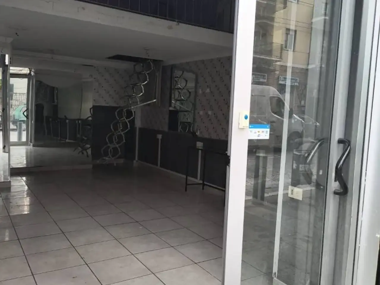 Locale commerciale in Corso Giuseppe Garibaldi Portici, Portici, {3} - Foto 2