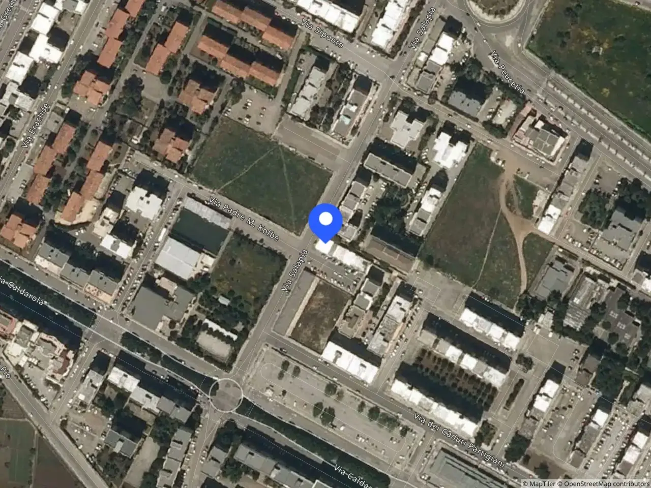 Magazzino in Via Salapia 12 12, Bari, {3} - Foto 1