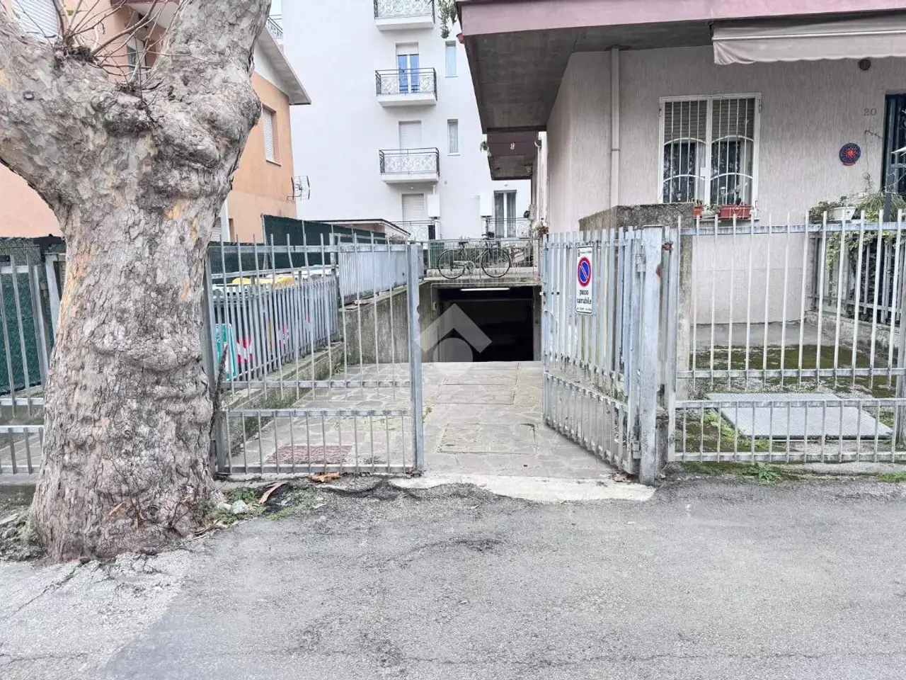 Capannone in Viale Cervignano del Friuli 18, Rimini, {3} - Foto 1