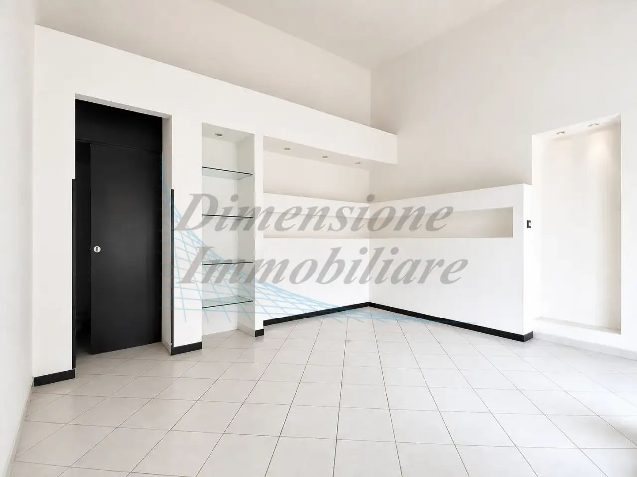 Negozio in Via Aldo Moro 21a, Cecina, {3} - Foto 1