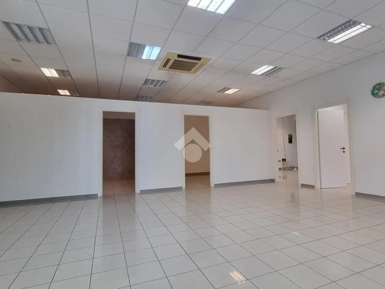 Negozio in , Bagnolo San Vito, {3} - Foto 1