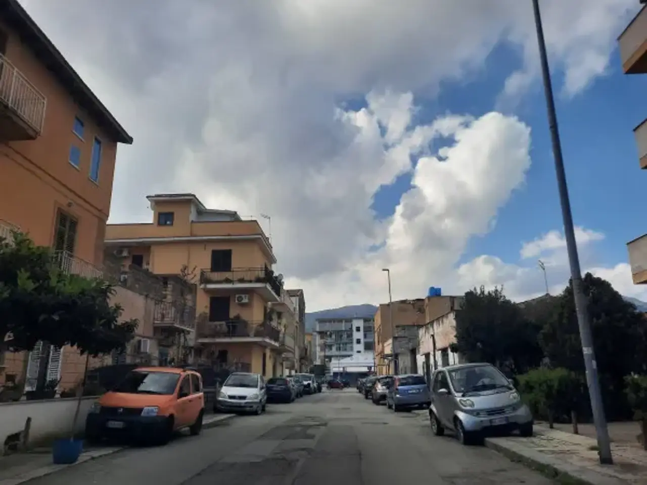 Magazzino in Via Ammiraglio Umberto Cagni 8, Palermo, {3} - Foto 1