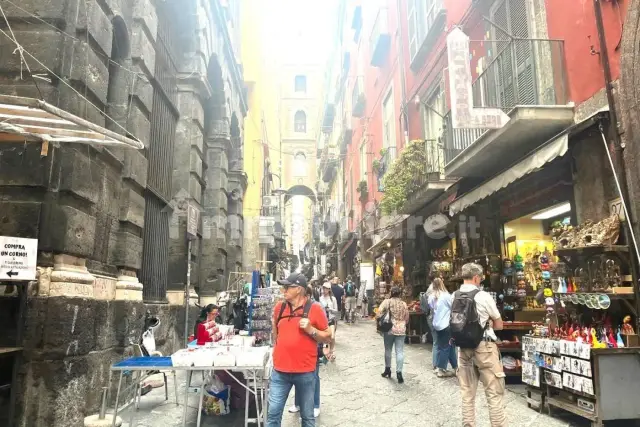 Magazzino in Via San Gregorio Armeno, Napoli - Foto 1