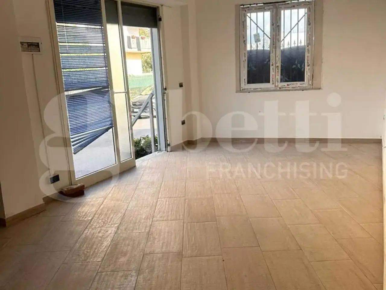 Negozio in Via Vittorio Veneto 7, Torre Annunziata, {3} - Foto 2