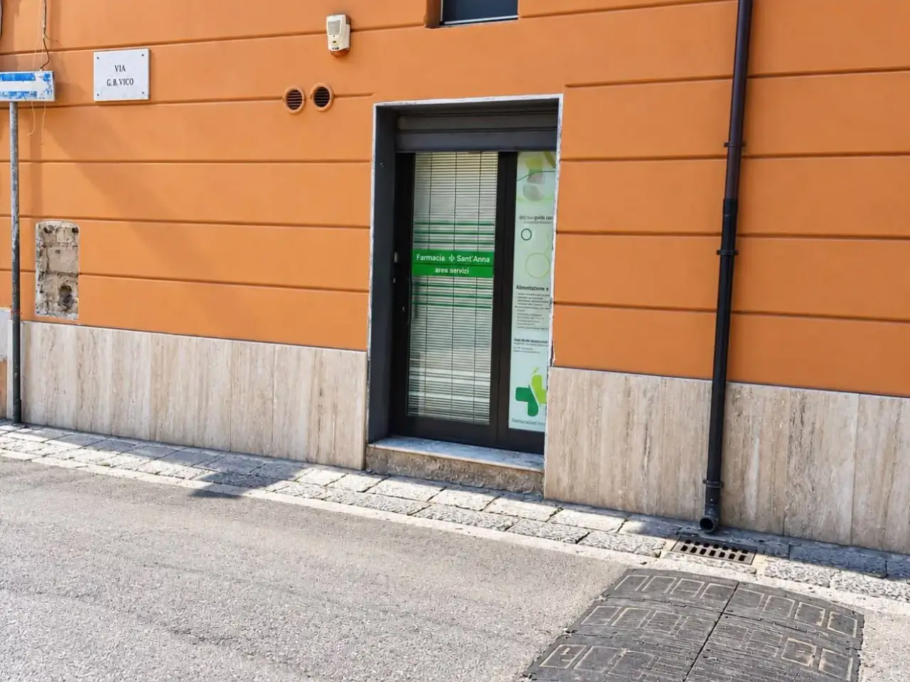 Negozio in Piazza Sant'Anna 70, Caserta, {3} - Foto 1