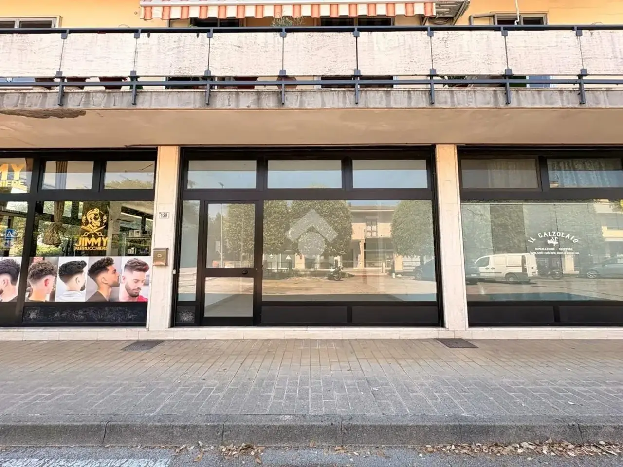 Negozio in Viale Pietro Ceccato 120, Montecchio Maggiore, {3} - Foto 2