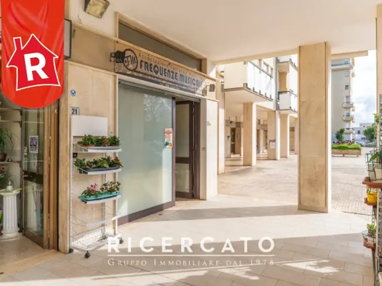 Negozio in Via Generale Francesco Poli 17, Lecce, {3} - Foto 1