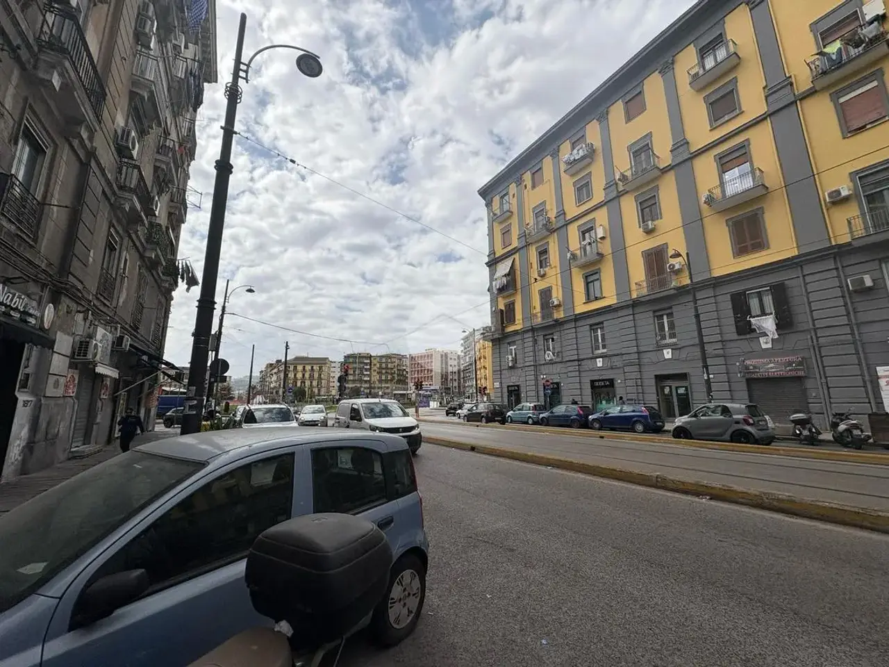 Negozio in Via Nuova Poggioreale 184, Napoli, {3} - Foto 2