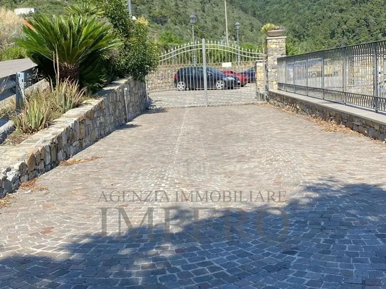 Parcheggio chiuso in Corso Bernardo Leone, Seborga, {3} - Foto 1