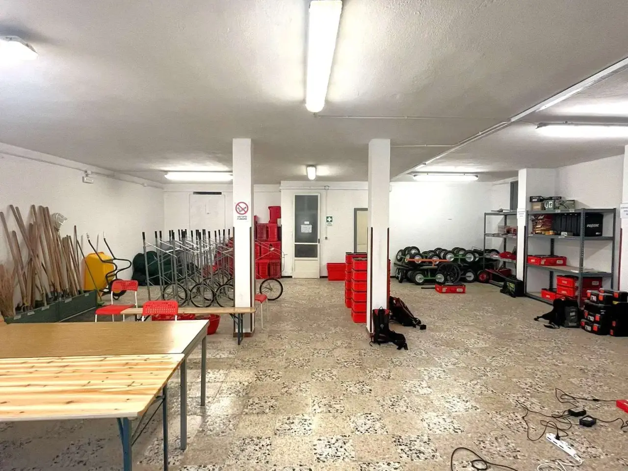 Magazzino in Via Cesare Battisti, Lavagno, {3} - Foto 1