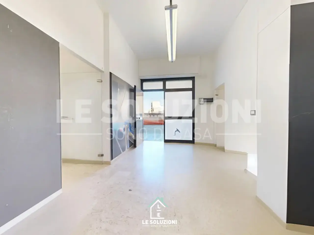 Magazzino in Via Giuseppe Chiantera 5-7, Monopoli, {3} - Foto 1