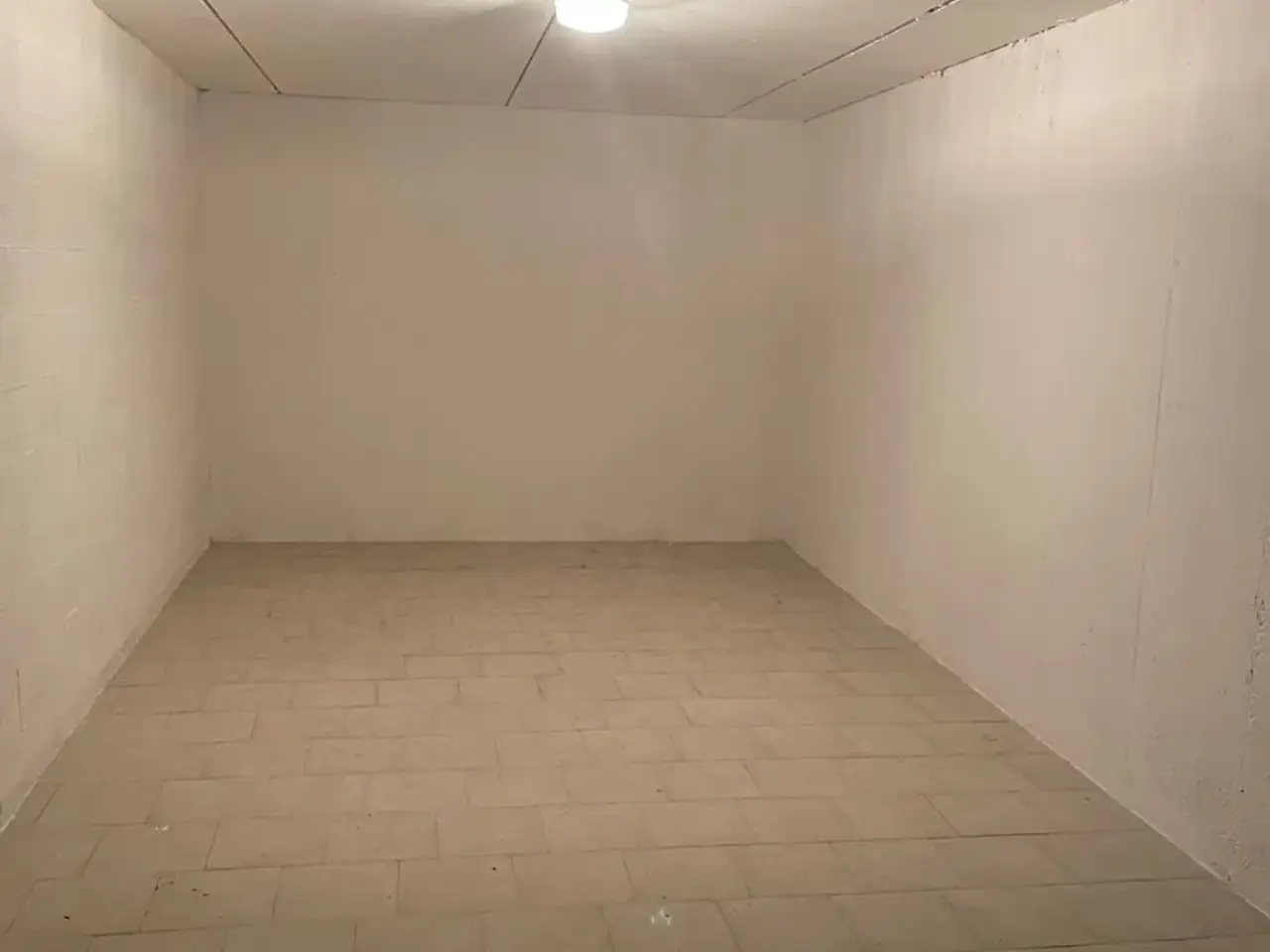 Parcheggio chiuso in , Parma, {3} - Foto 2