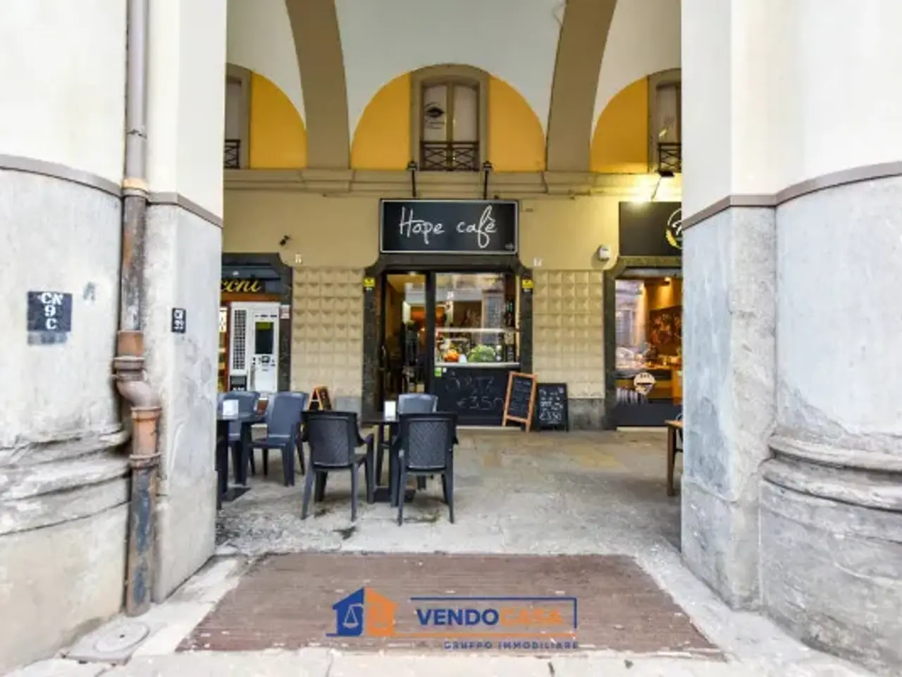 Negozio in Via Cernaia 16, Torino, {3} - Foto 2