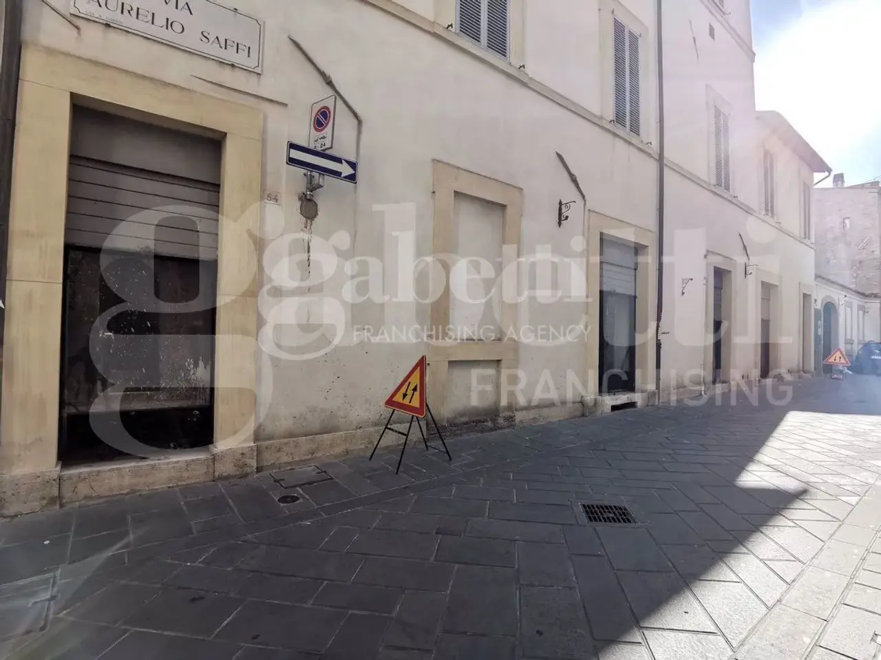 Negozio in Via Antonio Gramsci , Foligno, {3} - Foto 2