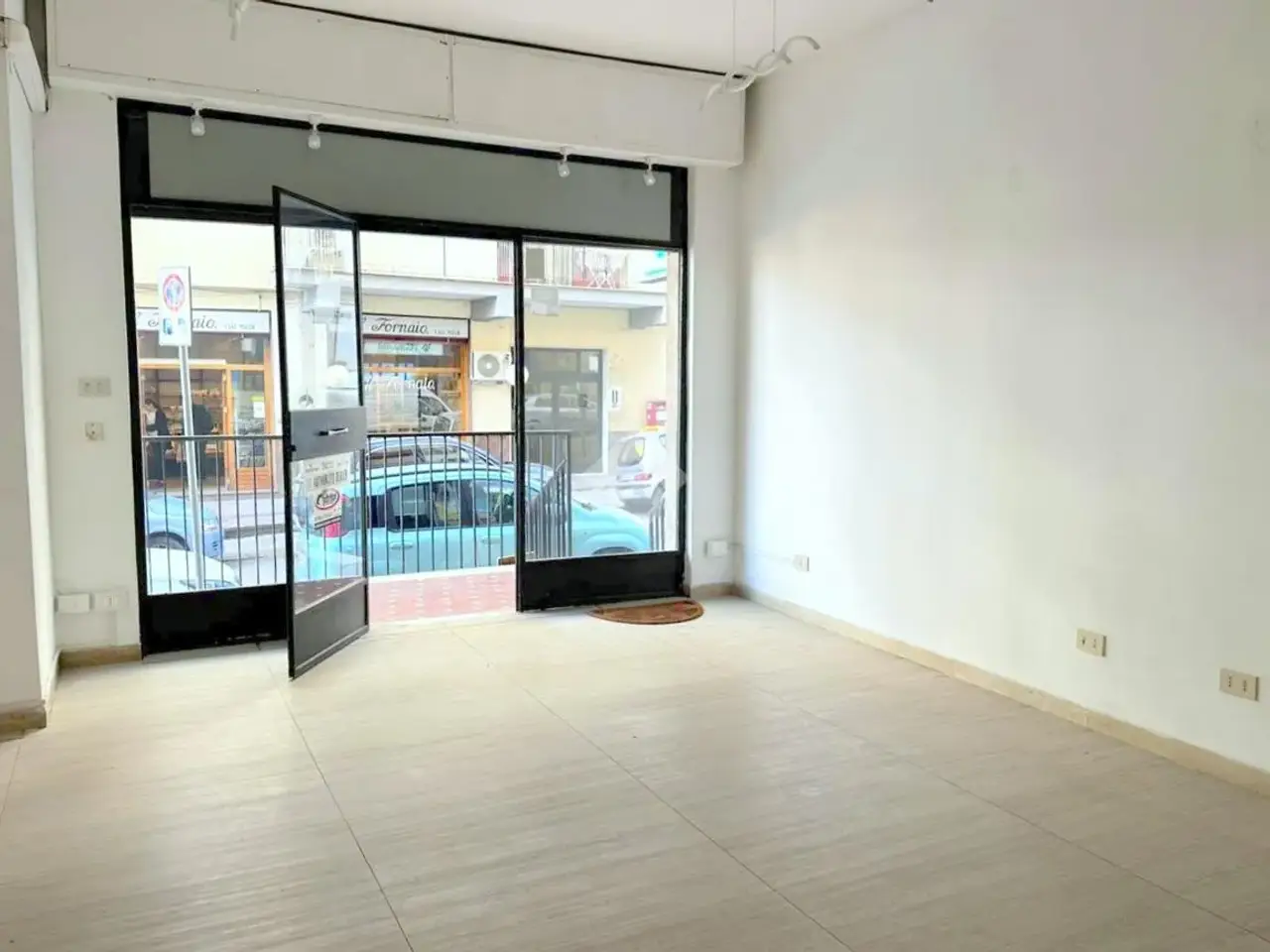 Negozio in Via Aldo Moro 23, Monreale, {3} - Foto 2