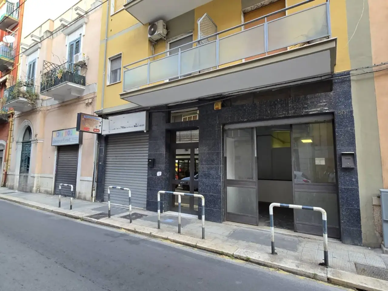 Negozio in Via dei Mille 50/a, Bari, {3} - Foto 1