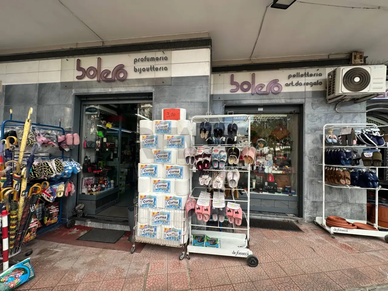 Esercizio commerciale in Via Piave 21, Casoria, {3} - Foto 1