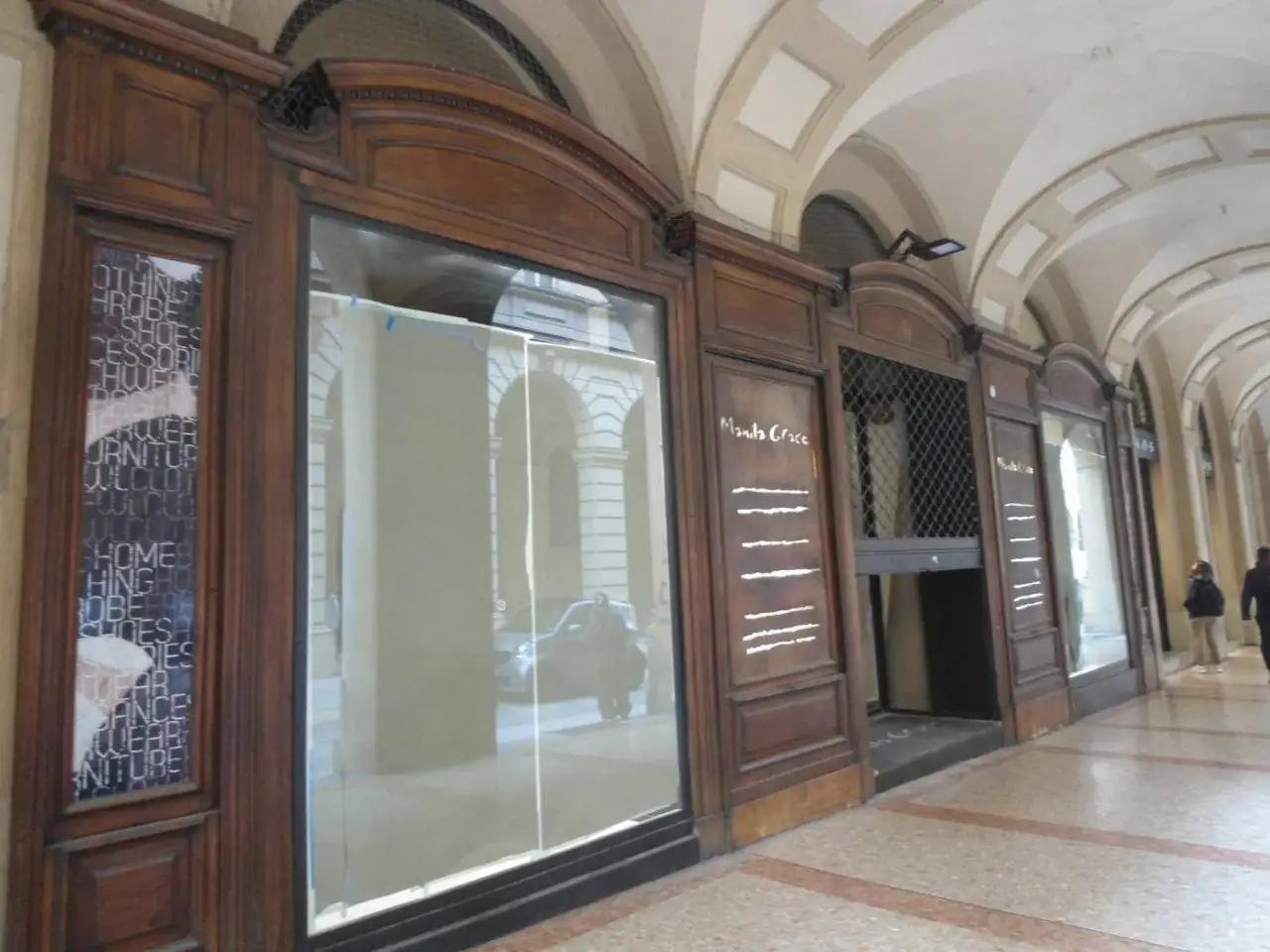 Locale commerciale in Via Luigi Carlo Farini, Centro Storico, Bologna, Bologna, Bologna, {3} - Foto 1