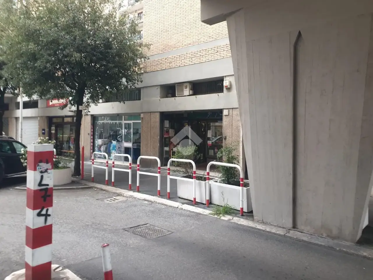 Negozio in Via Pellegrino Matteucci 82, Roma, {3} - Foto 1