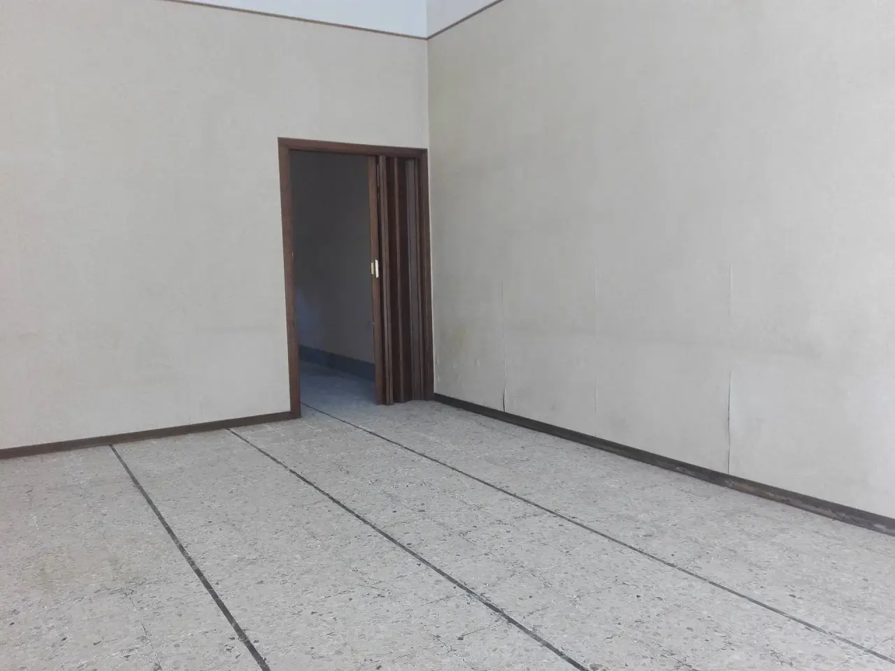 Esercizio commerciale in Via Garibaldi 10, Calcinaia, {3} - Foto 1