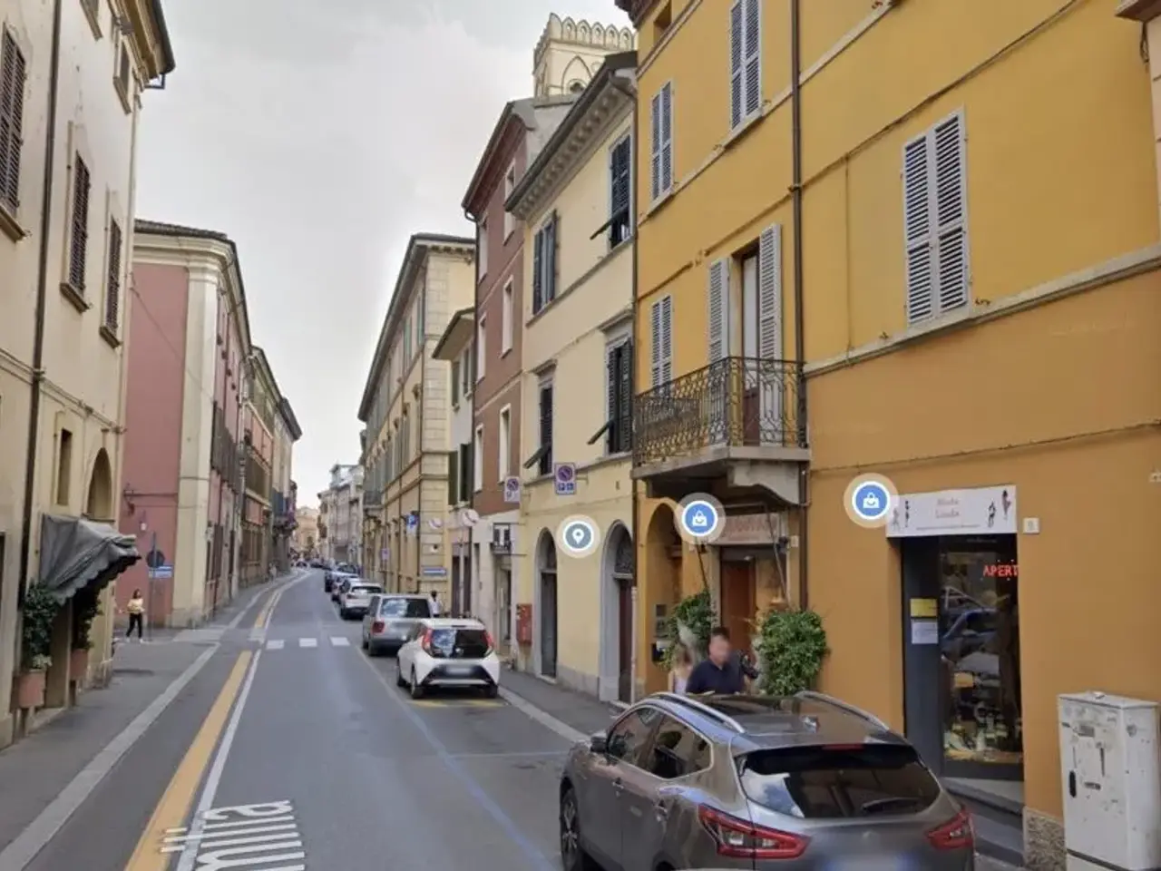 Negozio in Via Emilia, Imola, Centro Storico, Imola, {3} - Foto 1