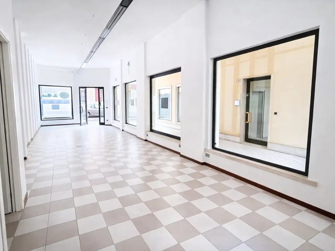 Negozio in Via Ospital Vecchio 10, Legnago, {3} - Foto 2