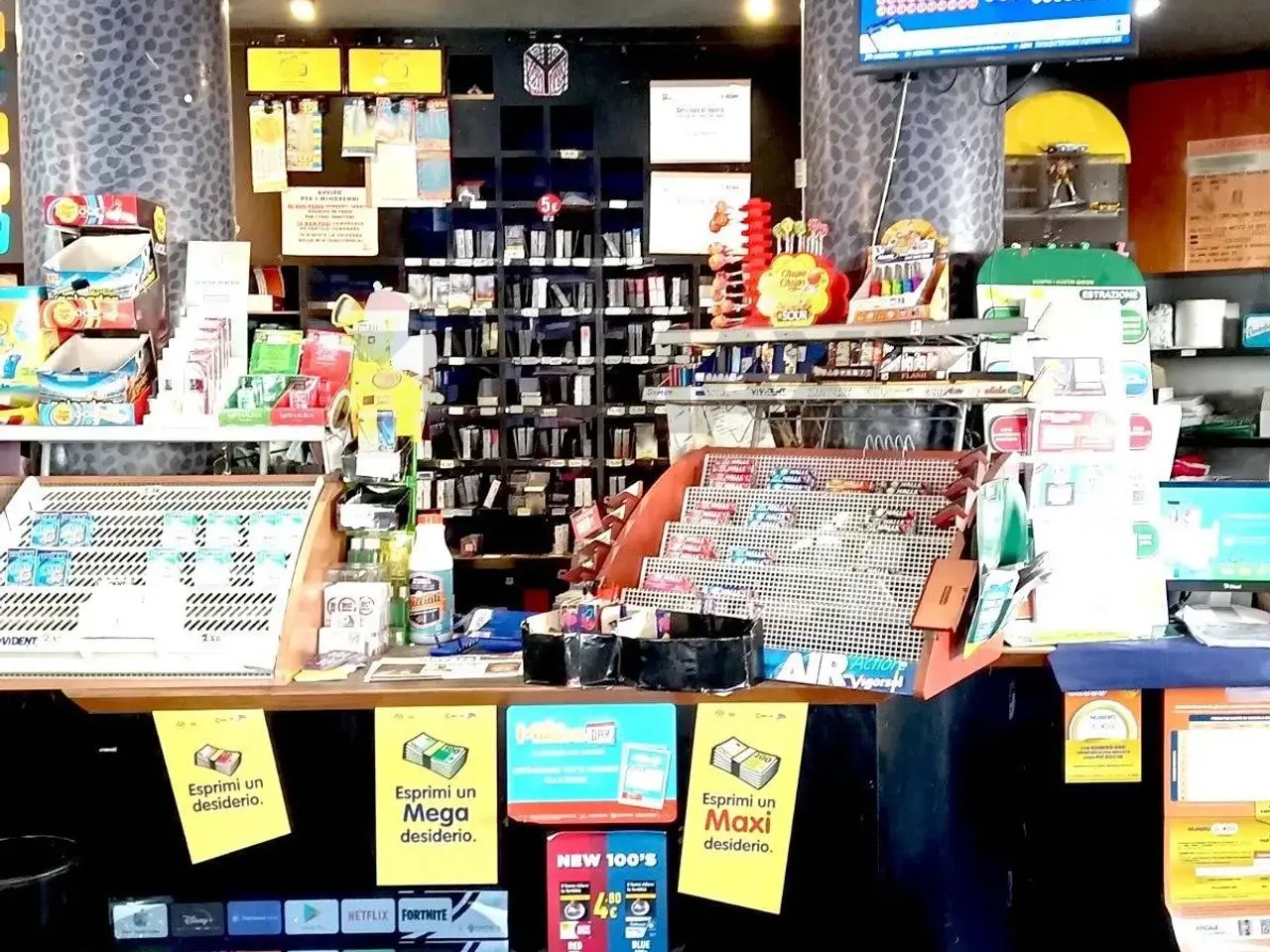 Esercizio commerciale in Viale Buonarroti 8/B, Novara, {3} - Foto 2