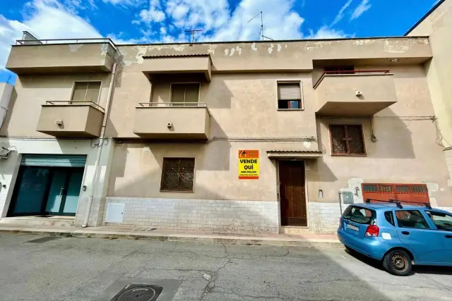 Detached house in Via Francesco Petrarca, Adelfia - Photo 1