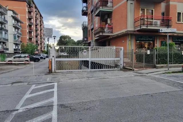 Garage or car box in Via Valdinievole, Firenze - Photo 1