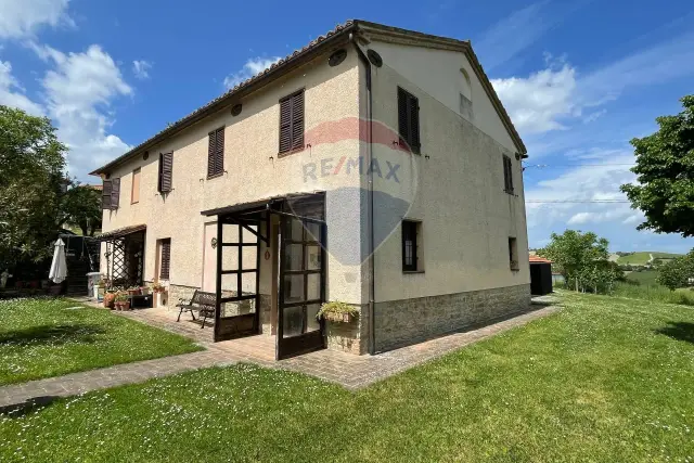 Villa in vendita, Via Moscatelli Fraz. Castiglioni 80 E 80/B, Arcevia - Foto 1