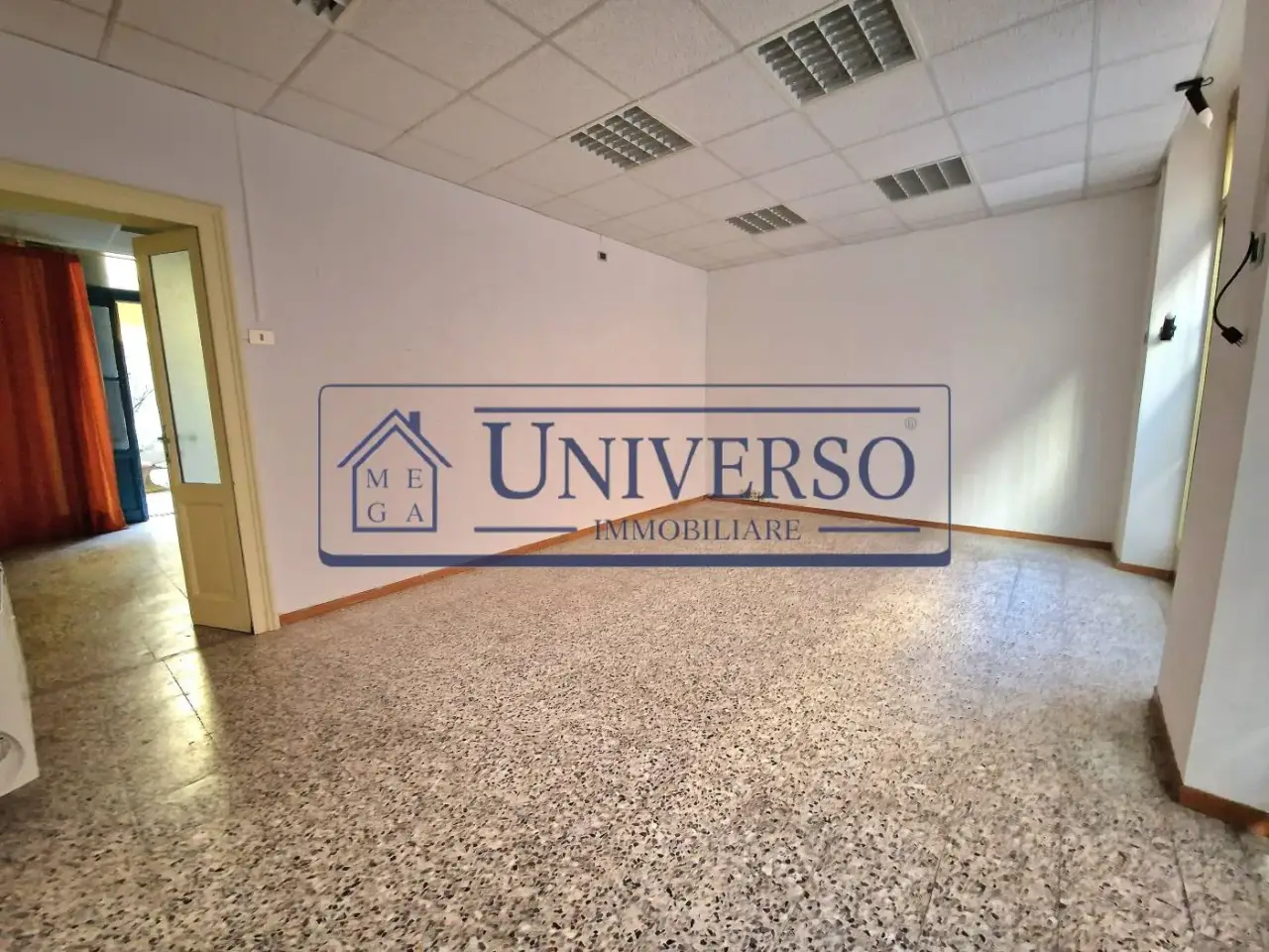 Locale commerciale in Via Galileo Galilei 29,Voghera, Voghera, {3} - Foto 2