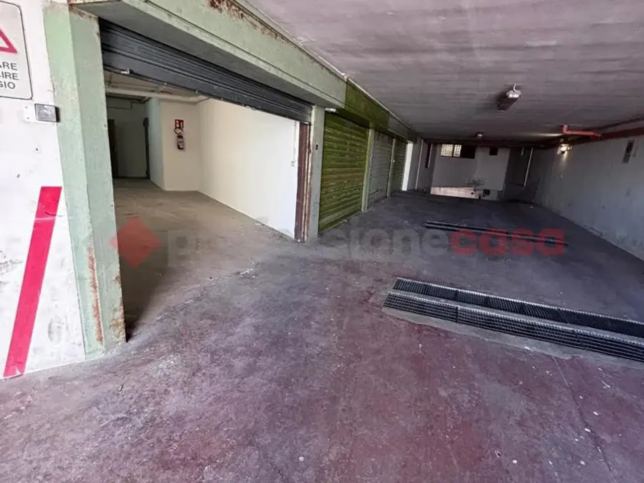 Magazzino in Via Perosi, Bari, {3} - Foto 2