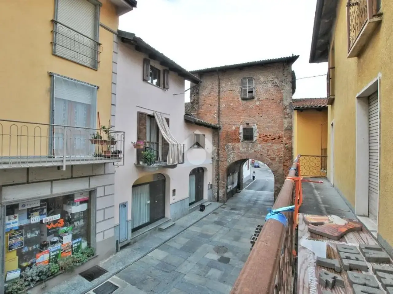 Palazzina commerciale in Via Dante Alighieri 6, Livorno Ferraris, {3} - Foto 2