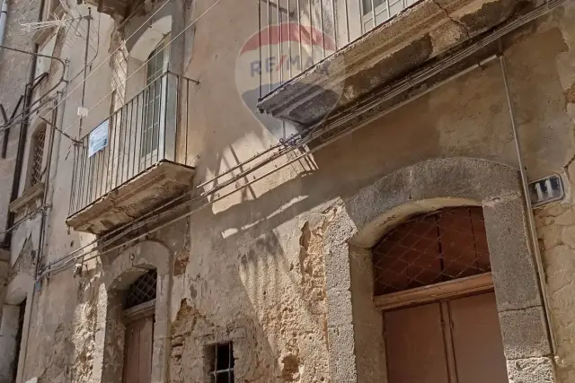 Casa indipendente in Via Montalto 7- 11, Caltagirone - Foto 1