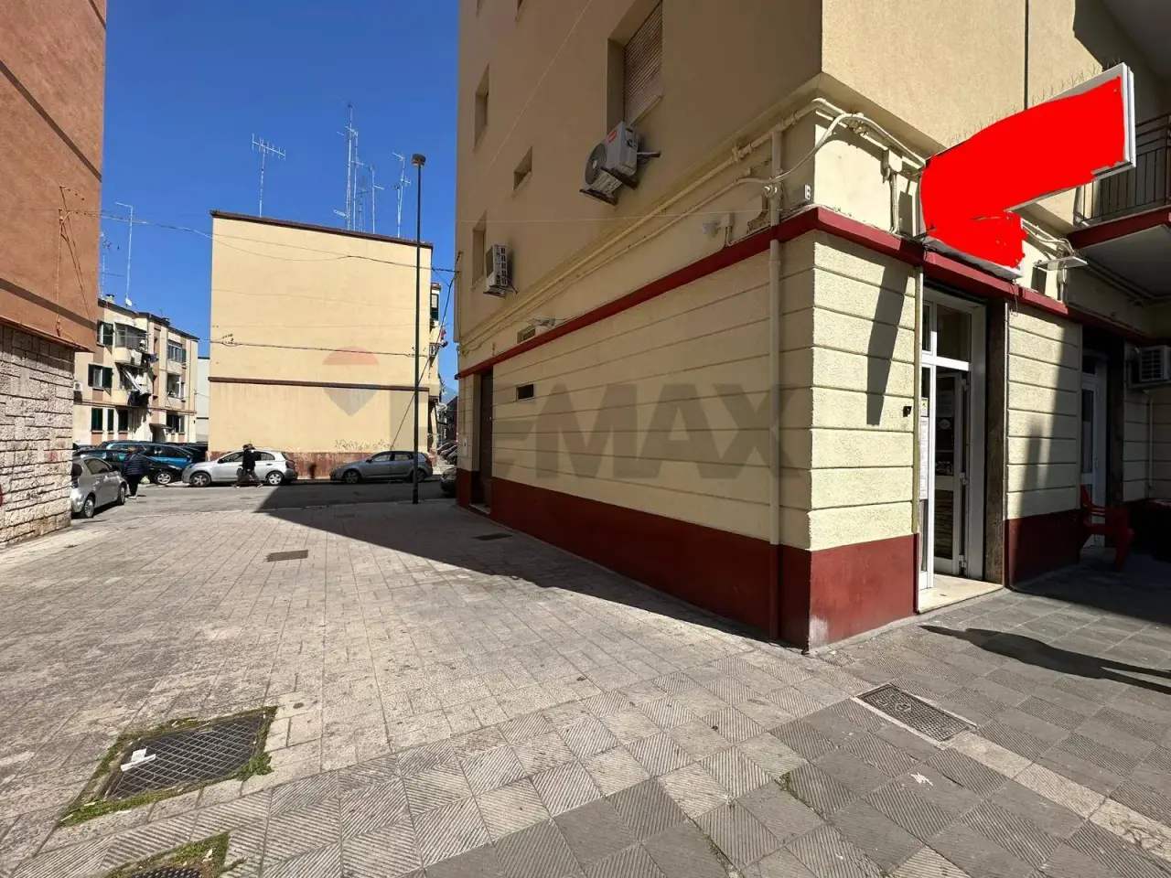 Esercizio commerciale in Via Manfredi Azzarita 41, Bari, {3} - Foto 1
