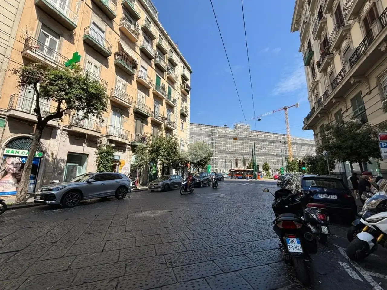 Negozio in Corso Giuseppe Garibaldi 231, Napoli, {3} - Foto 2