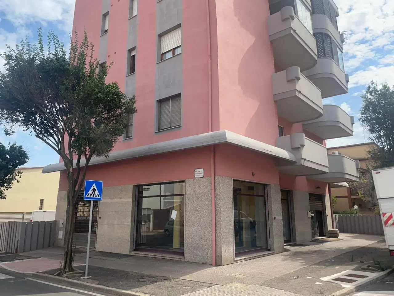 Negozio in Via Gramsci 8, Oristano, {3} - Foto 1