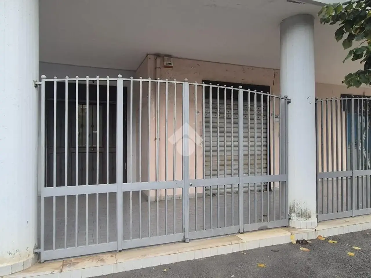 Negozio in Via Guindazzi 36, Pollena Trocchia, {3} - Foto 1