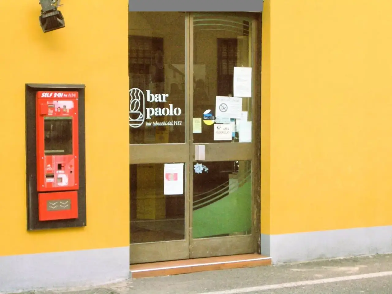 Locale commerciale in Via Giuseppe Garibaldi 5, Cassano Magnago, {3} - Foto 1