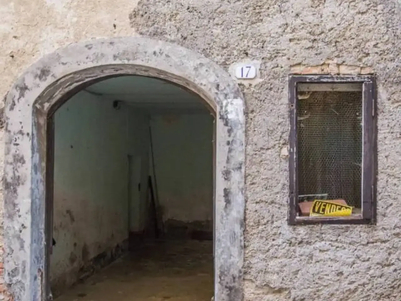 Magazzino in Via San Giovanni, San Casciano Dei Bagni, {3} - Foto 1