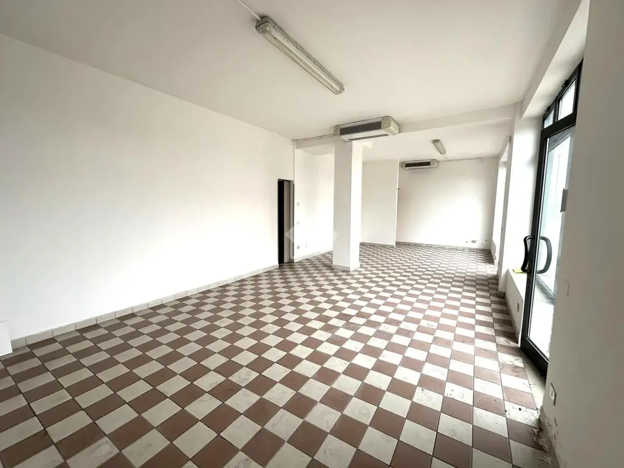 Negozio in Via Centro 12, Castelfranco Veneto, {3} - Foto 2