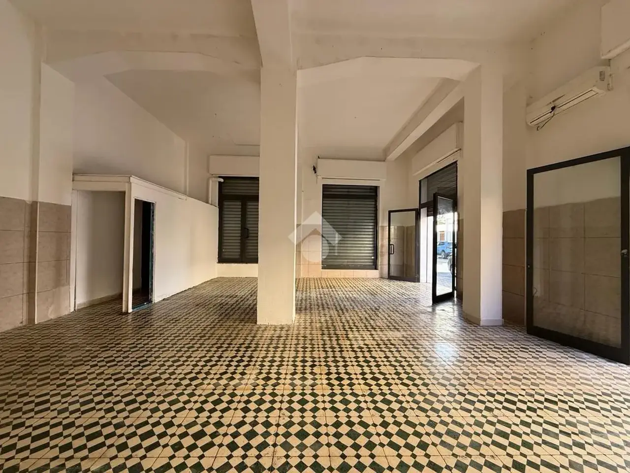 Negozio in Via Aschenez 195, Reggio Calabria, {3} - Foto 2