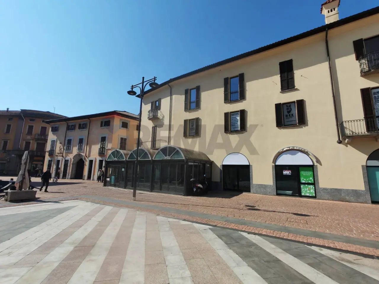 Negozio in Piazza San Giovanni 2, Busto Arsizio, {3} - Foto 1