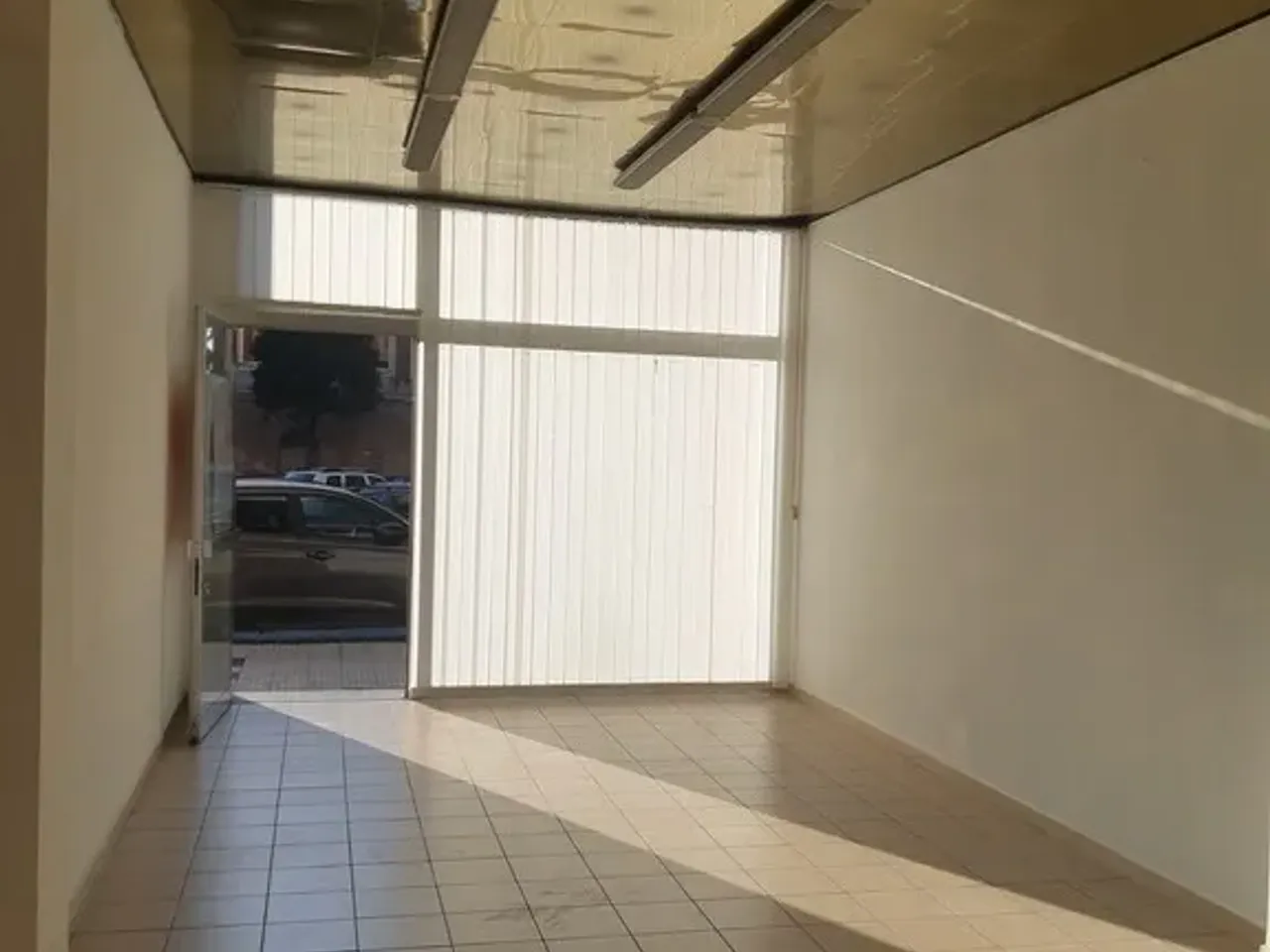 Negozio in Via San Marone 21, Civitanova Marche, {3} - Foto 1