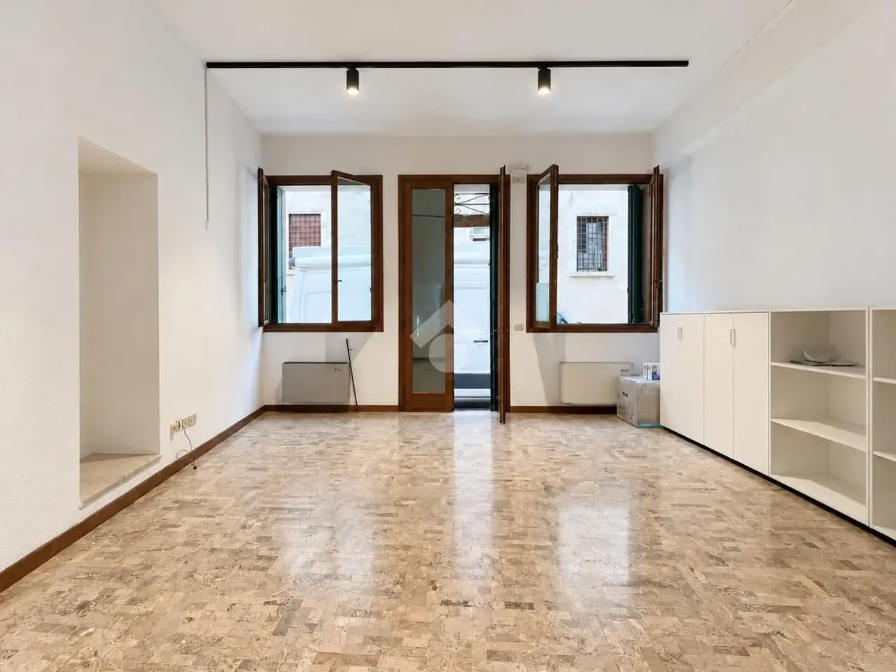 Ufficio in Via Lazzaro Bonamigo 9, Bassano del Grappa, {3} - Foto 1